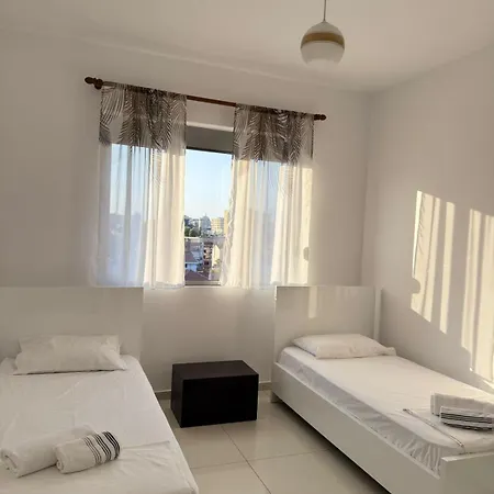 Liceu Charm * 地拉那