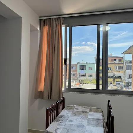 Liceu Charm * Tirana