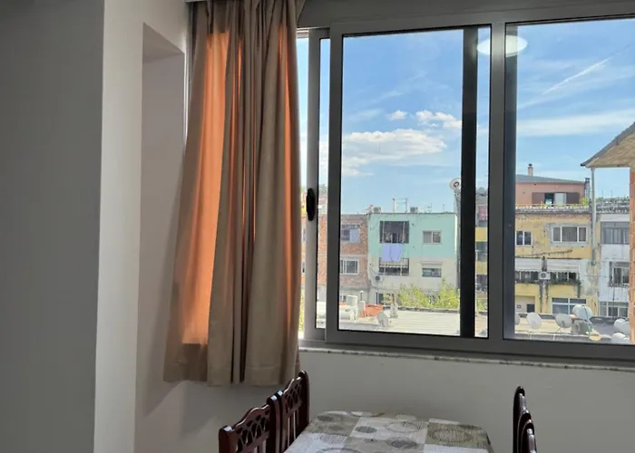 Liceu Charm * Tirana